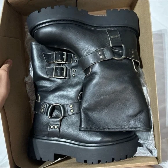 Steve Madden Reika Black Leather Buckle Hardware Motorcycle Combat Boots Goth - Picture 8 of 8